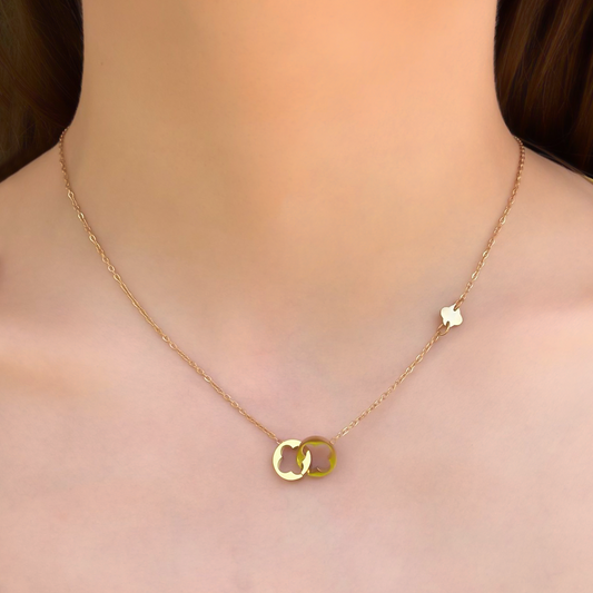 Collar Dorado Trebol enlazado Acero de Titanio 2R6