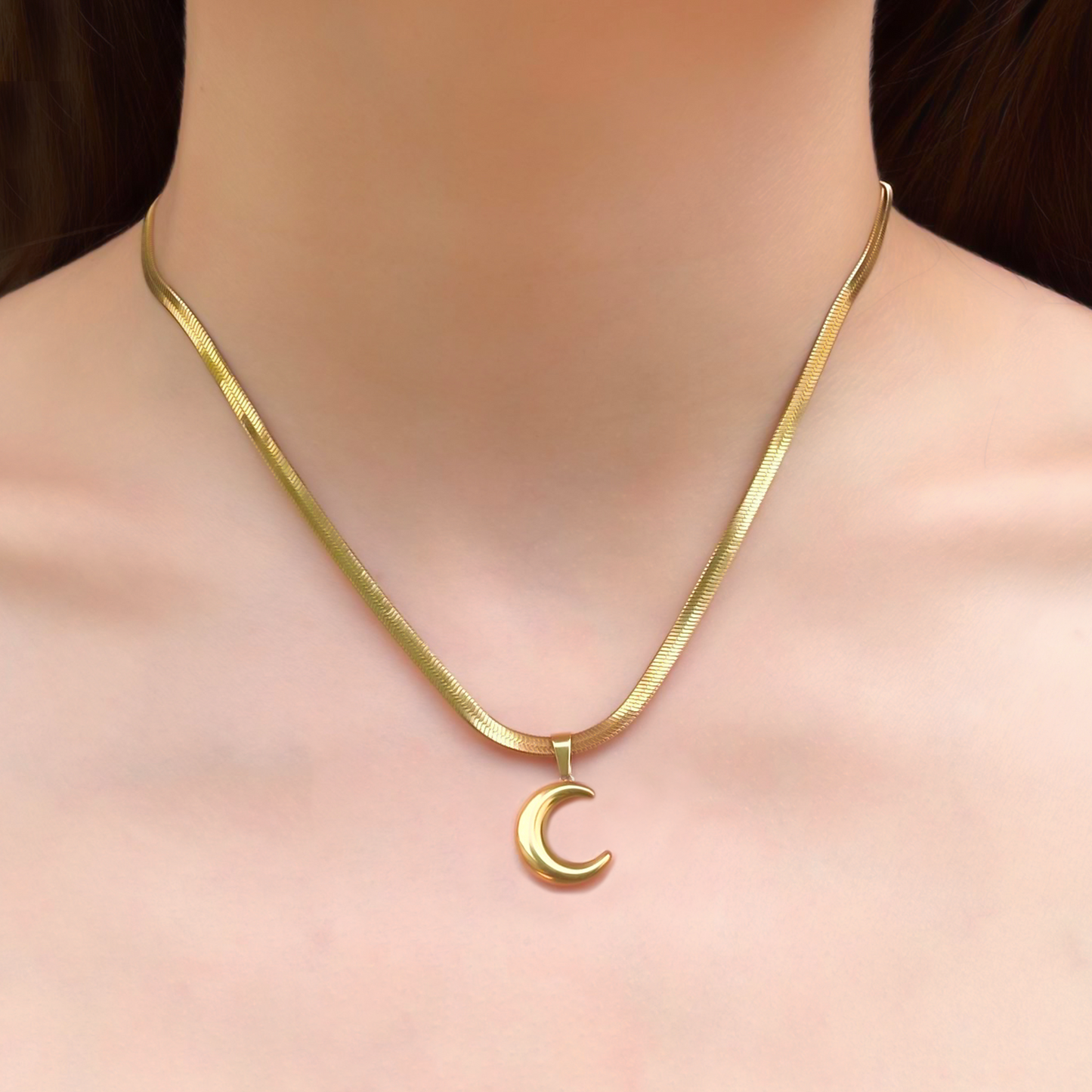 Collar Dorado Luna Acero de Titanio