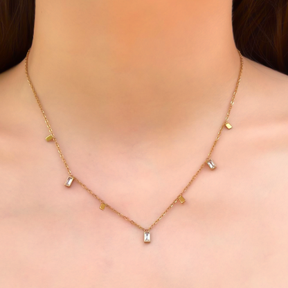 Collar Dorado Zirconias Verdes Acero de Titanio