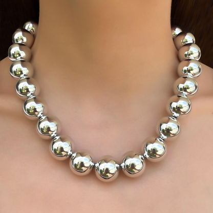 Collar Bolas Plateadas Grandes