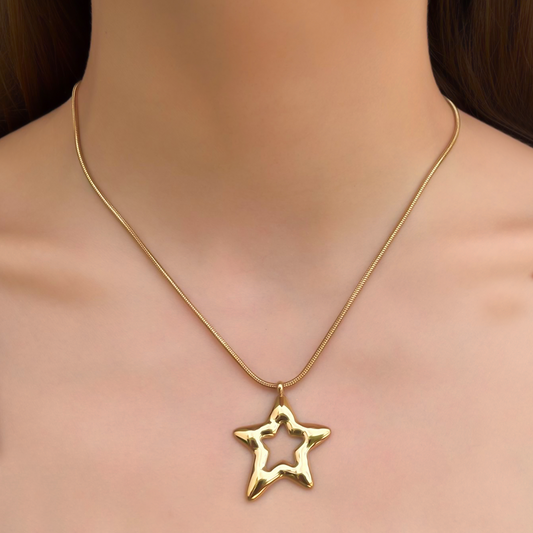 Collar Dorado Estrella Acero de Titanio