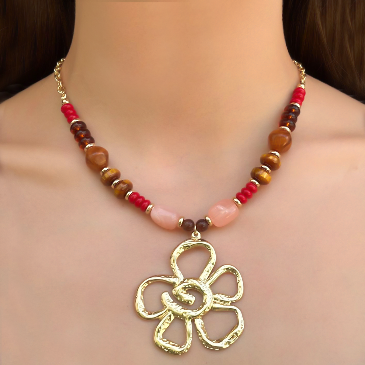 Collar Dorado Cuentas y Flor