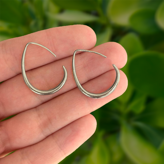 Aretes Plateados Silueta de Gota  1F1