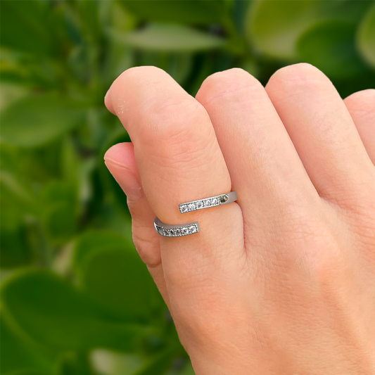 Anillo Plateado Zirconias Ajustable Chapa de Oro