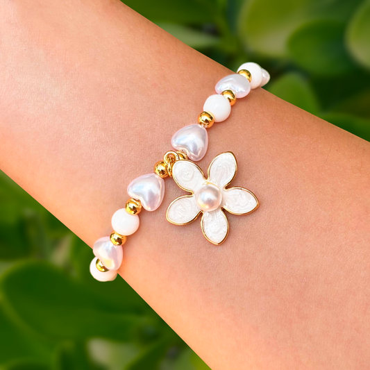 Pulsera Flor Blanca y Perlas de Corazón 2i4