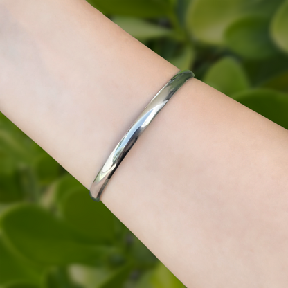 Pulsera Plateada Abrazo Acero Inoxidable  1s2