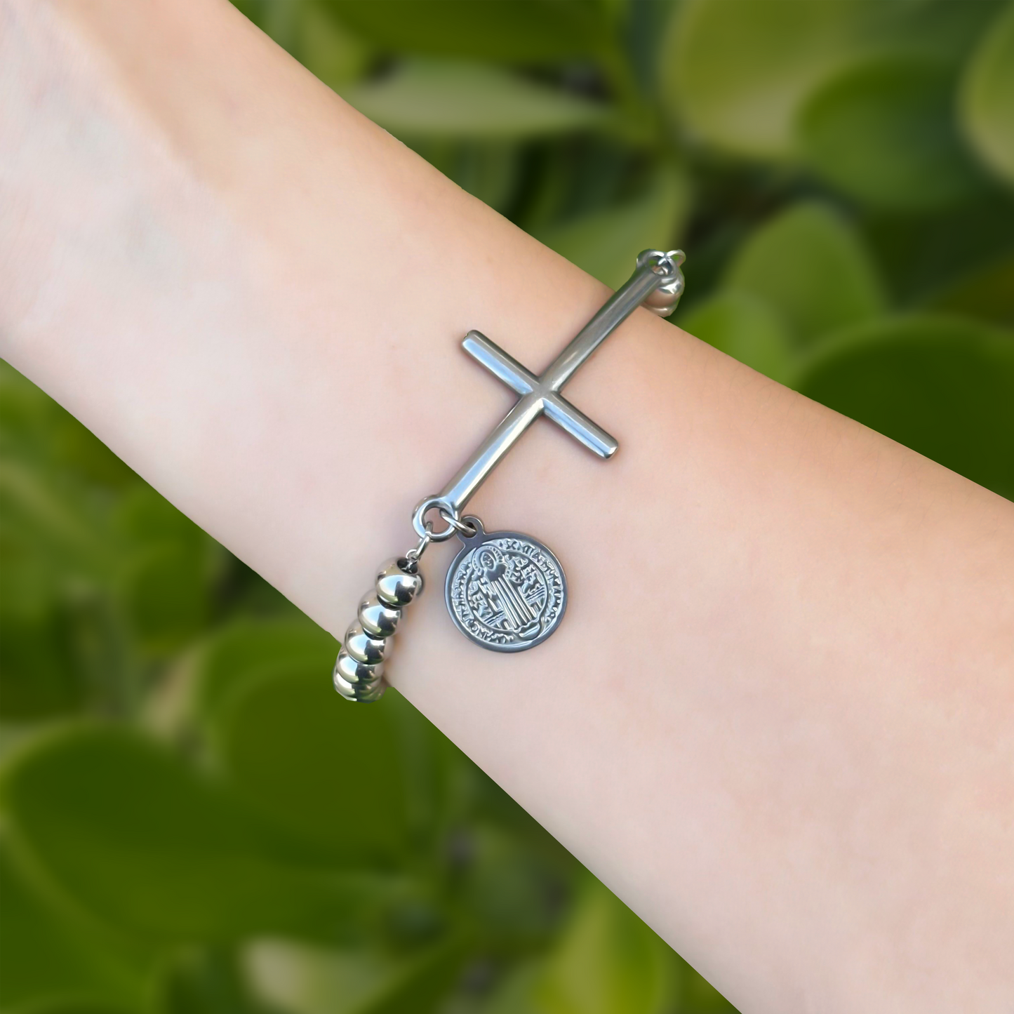 Pulsera Plateada Bolitas Cruz y Medalla 1P4