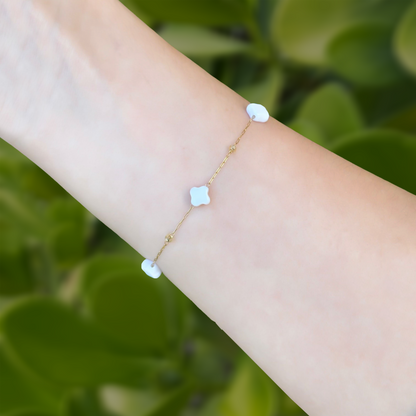 Pulsera Dorada Trébol Flor Blanca Acero Inoxidable  1j8