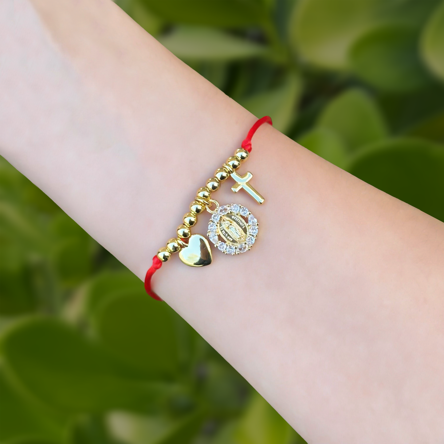 Pulsera Dorada Hilo Rojo Cruz Corazon Medalla