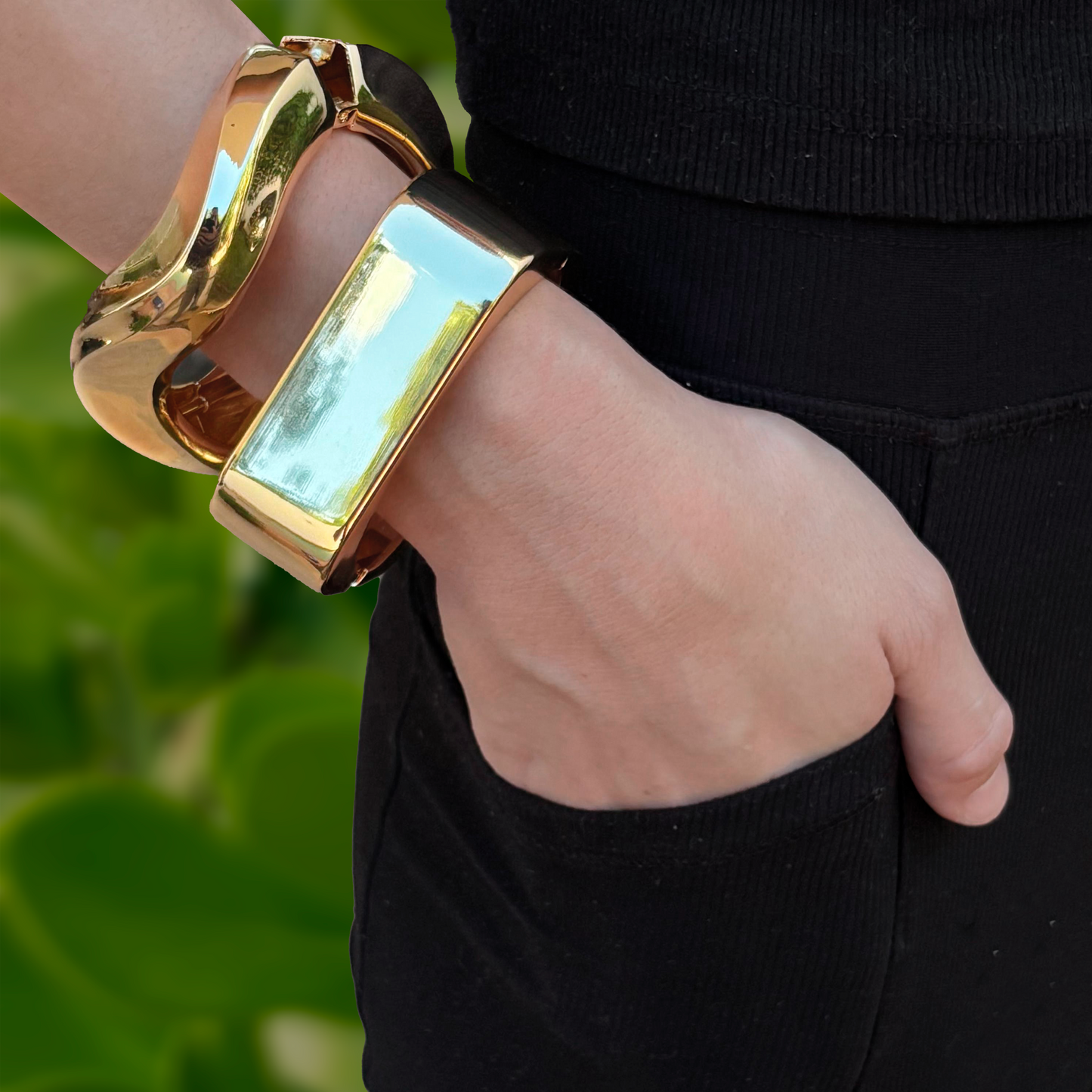 Pulsera Gruesa Dorada Cuadrada  4E19