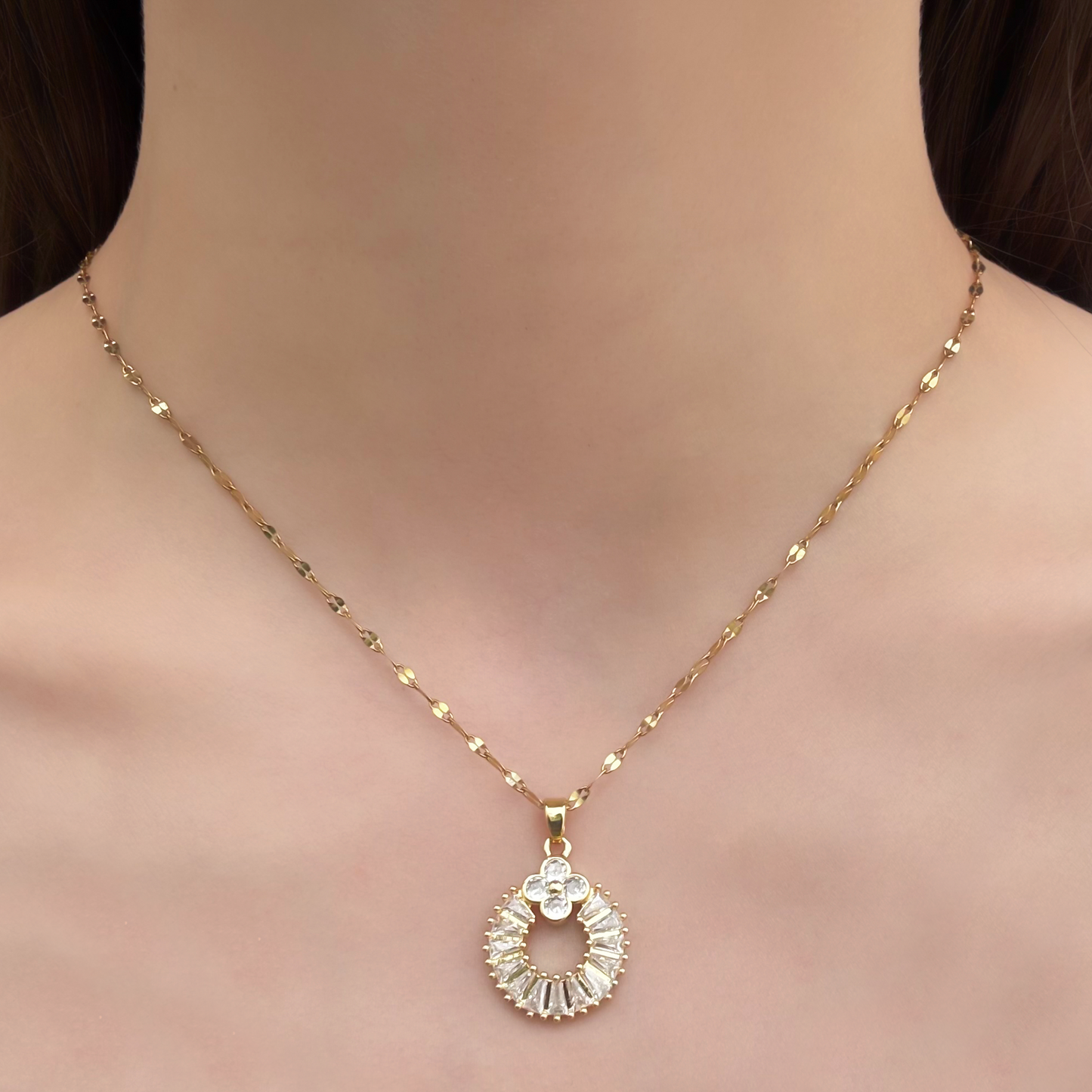 Collar Trébol de Aro Zirconias Acero de Titanio  1A2