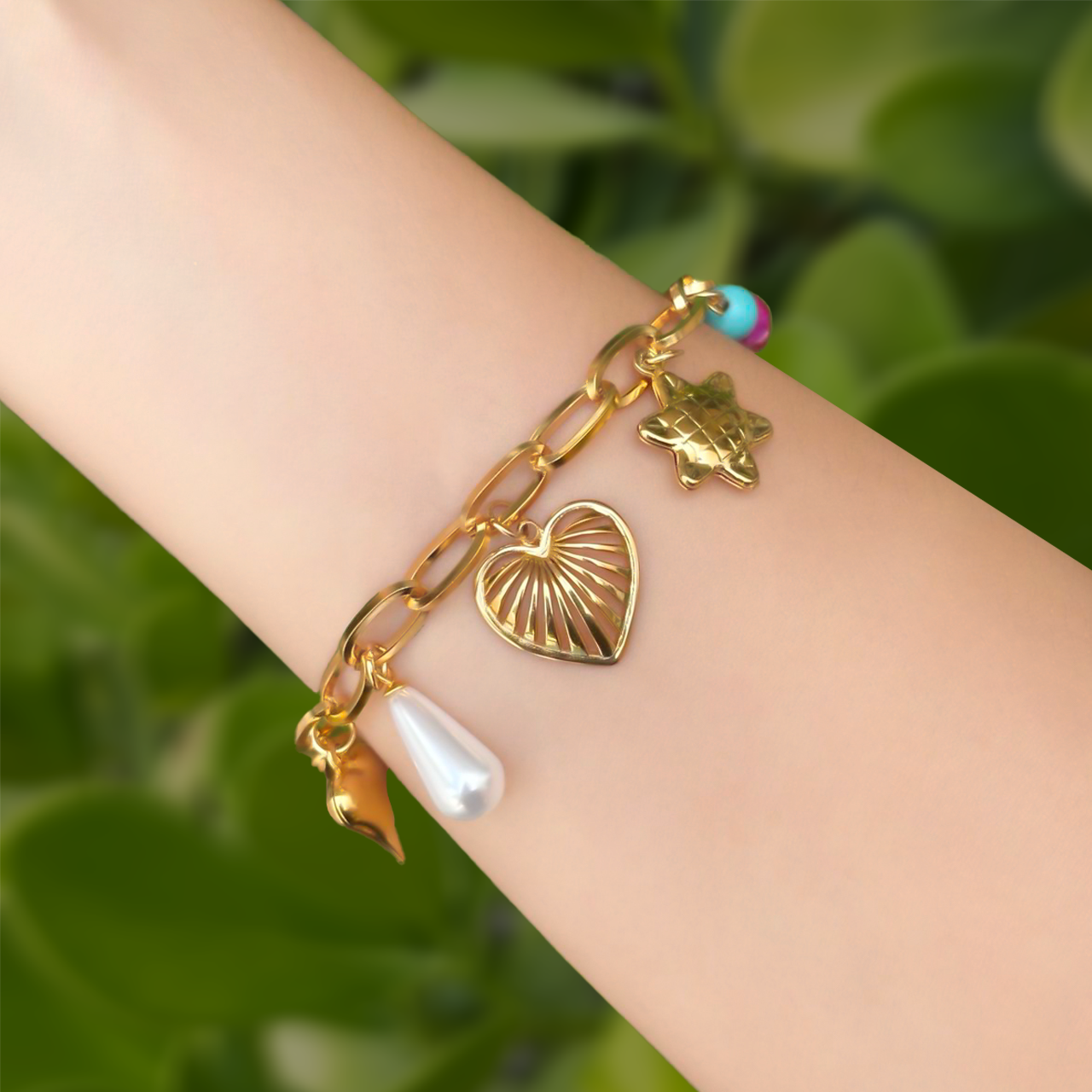 Pulsera Dorada Charms Bellos  1P4