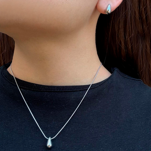 Collar y Aretes Plateado Gota Pequeña  Acero Inox 1L1