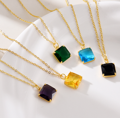 Collar Piedra Negra  Chapa de Oro 2F3