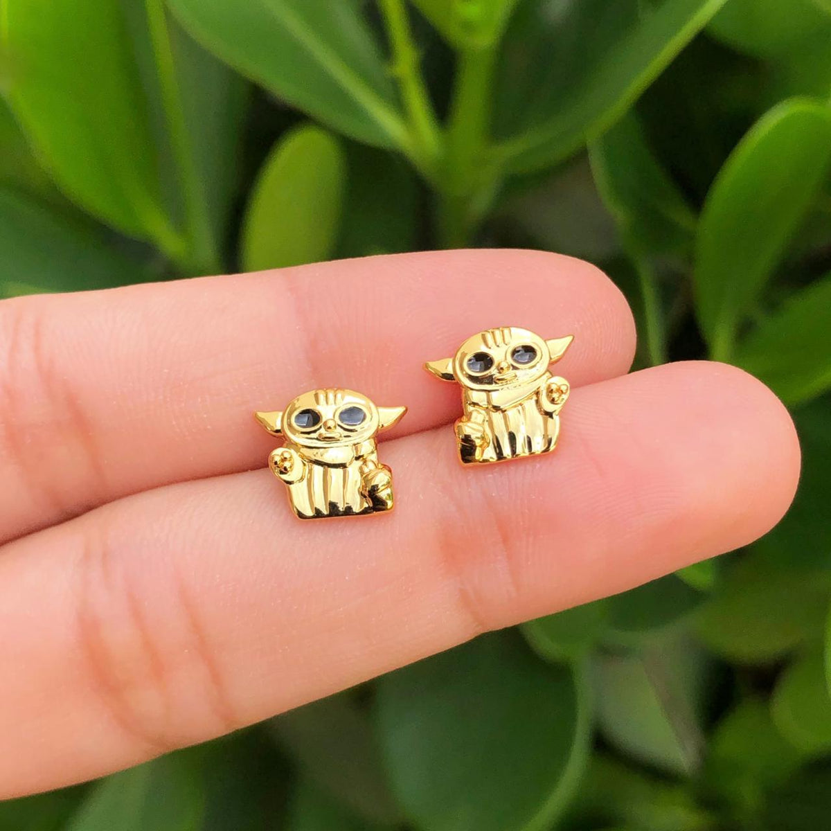 Aretes Dorados Yoda Chapa de Oro
