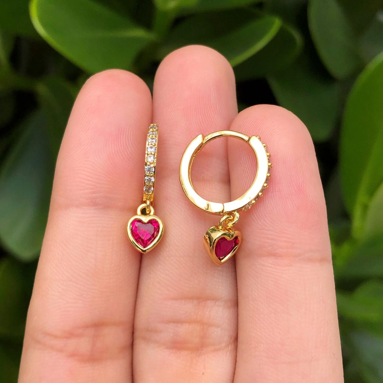 Aretes Corazón Magenta  Chapa de Oro  Az237
