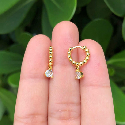 Aretes Arracada Dorada de bolitas con Zirconia Chapa de Oro  AZ362