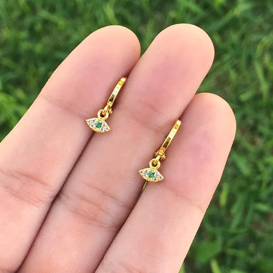 Aretes Chapa de Oro Ojo Verde R726